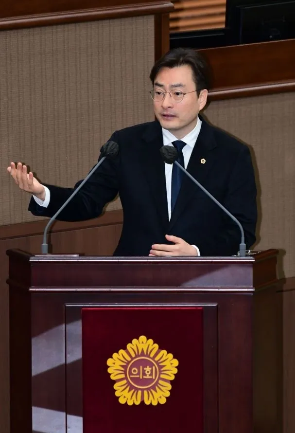 지난 19일 제328회 임시회 시정질문에서 발언중인 박유진 의원