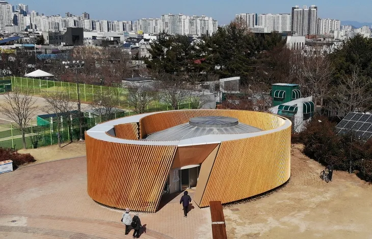 대구 수성못 공중화장실, 9억원 들여 리모델링