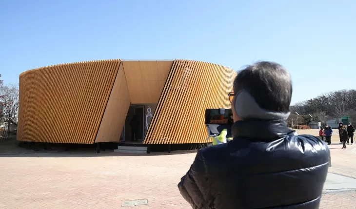 ‘보고 또 보고’ 리모델링 비용 9억원 공중화장실