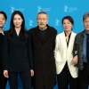 홍상수, 베를린영화제 홀로 포토타임…‘만삭’ 김민희는 불참