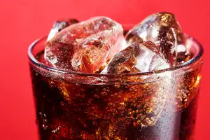 “콜라 대신 ‘이것’ 마셨을 뿐인데”…4개월 만에 25㎏ 감량한 30대 英 여성