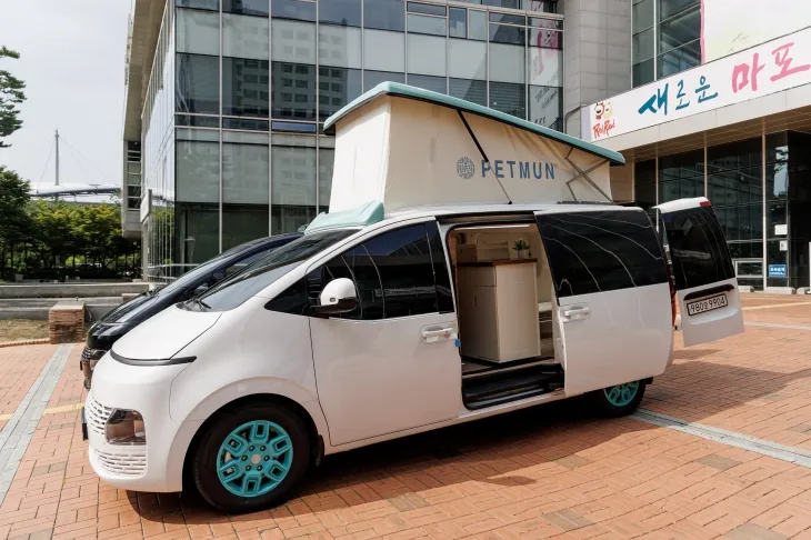 서울 마포구에서 지난 20일부터 진행하는 ‘찾아가는 반려동물 장례서비스’ 차량의 모습. 마포구 제공