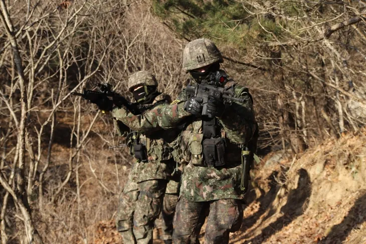 실전처럼 수색 정찰… 육군 혹한기훈련