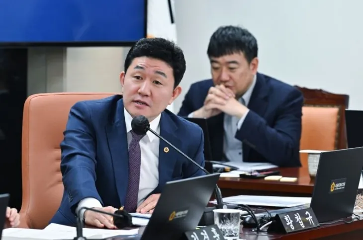 지난 25일 열린 제328회 서울시의회 임시회 교육위원회 회의에서 발언중인 황철규 의원