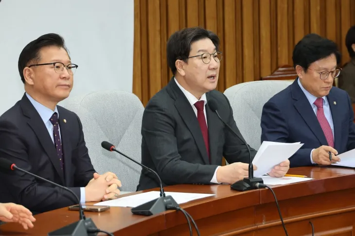 국민의힘 권성동 원내대표가 28일 서울 여의도 국회에서 열린 원대대책회의에서 발언하고 있다. 2025.2.28. 연합뉴스