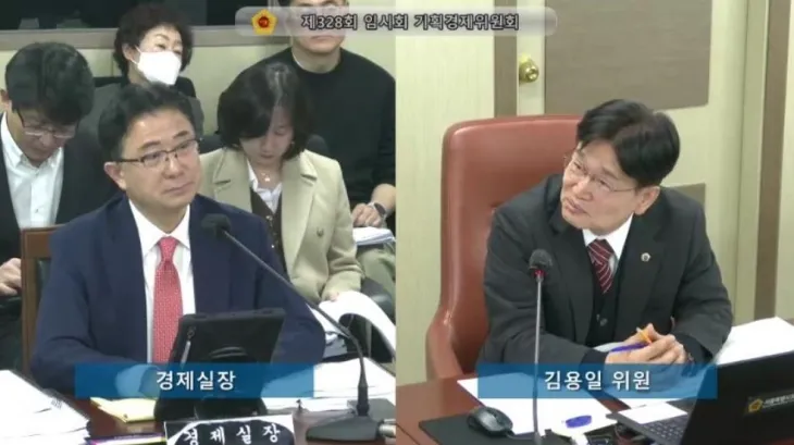 지난 26일 열린 제328회 서울시의회 임시회 기획경제위원회 경제실 업무보고에서 경제실장에게 질의하는 김용일 의원