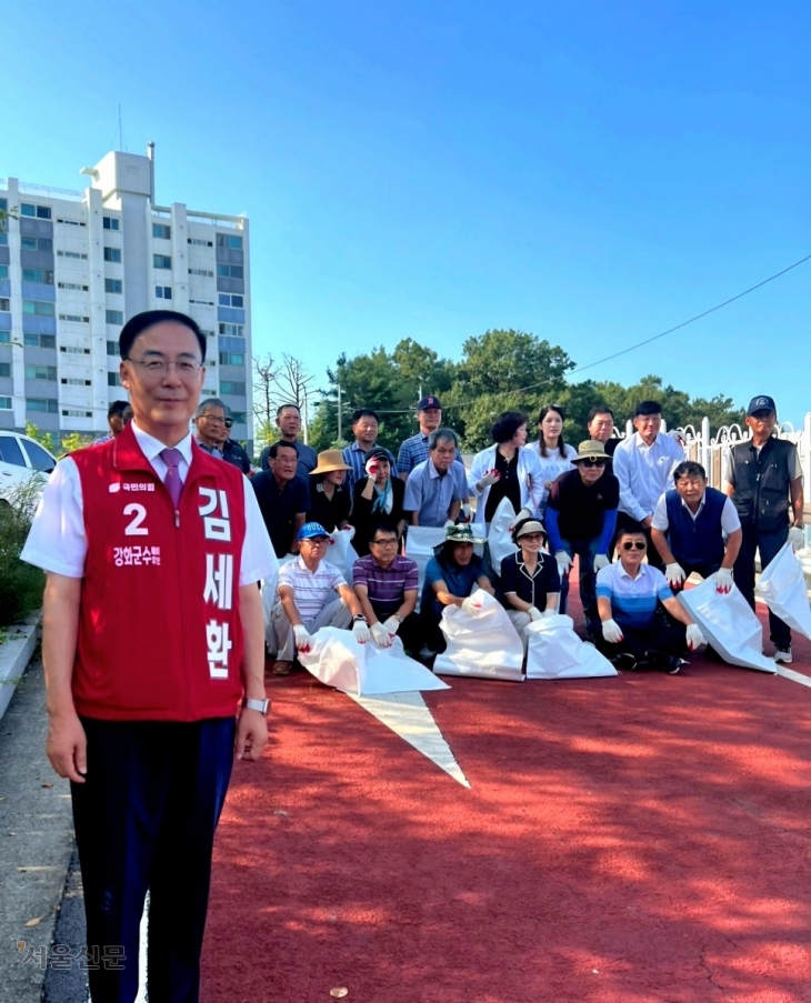 김세환 전 중앙선거관리위원회 사무총장이 지난해 10월 인천 강화군수 보궐선거에 출마해 국민의힘 예비후보로 활동하고 있는 모습. 김 전 총장은 강화 출신으로 인천 지역 선관위에서 근무한 경력이 많다. 서울신문DB