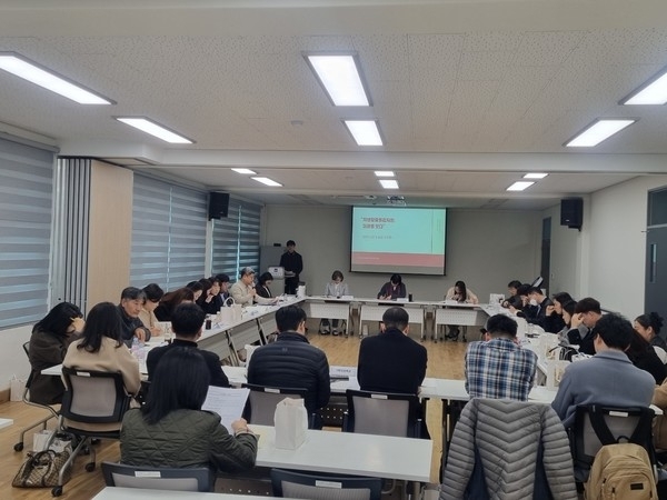 최근 지방공무원 어울배움터에서 관계 기관과 함께 진행된 ‘2025 비전 및 성과 공유회’에서 올해 학생맞춤통합지원 사업을 담당자가 설명하고 있다. 광주시교육청 제공.