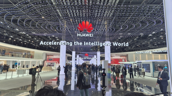 세계 최대 정보통신기술(ICT) 전시회인 ‘모바일 월드 콩그레스(MWC) 2025’에 최대 규모 전시장을 마련한 화웨이. 바르셀로나 민나리 기자