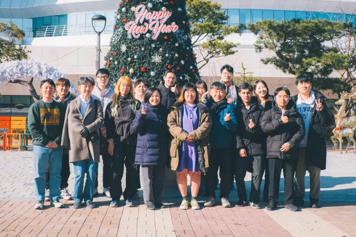 주 4일제 근무를 시행 중인 벤처기업 티에스엔랩﻿ 임직원. TSN Lab 제공