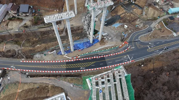 4일 통행이 재개된 세종~포천고속도로 건설 사고 현장의  국도 35호선(안성시 제공)