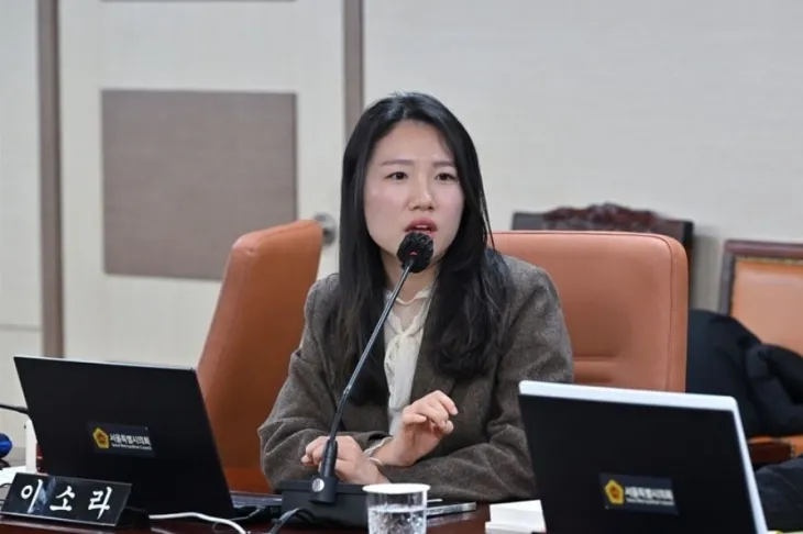 지난 4일 열린 제328회 서울시의회 임시회 제4차 교육위원회 평생진로교육국, 학생교육원, 보건안전진흥원, 학생체육관 등 주요 업무보고에서 질의하는 이소라 의원