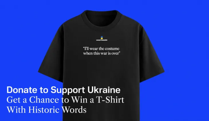 볼로디미르 젤렌스키 우크라이나 대통령이 도널드 트럼프 미국 대통령과의 정상회담에서 정장을 착용하지 않았다는 이유로 논란에 휩싸이자 “전쟁이 끝난 뒤에 입겠다”고 밝힌 가운데, 우크라이나 정부가 해당 발언을 새긴 한정판 티셔츠를 제작해 모금 캠페인에 나섰다. United24 홈페이지