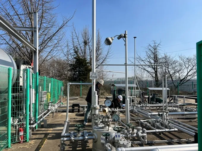 서울시 강서구 공무원이 해빙기를 맞아 가스안전 관련 시설물을 점검하고 있다. 강서구 제공