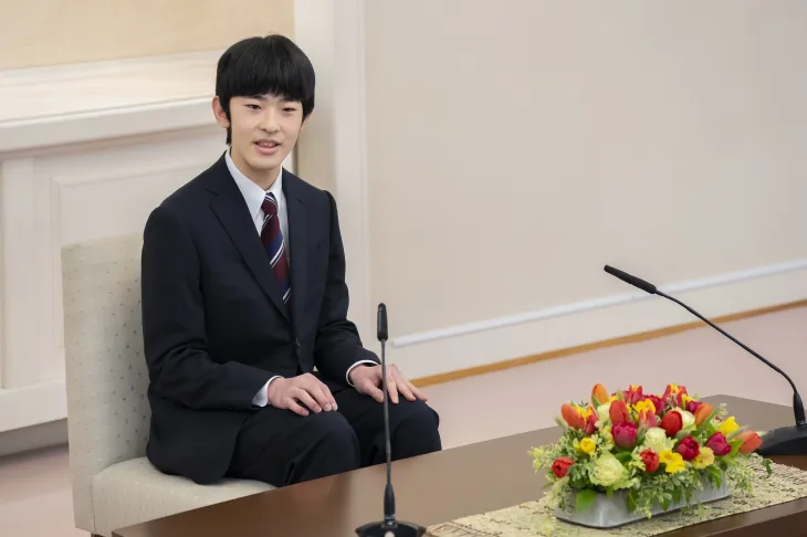 일본 히사히토 왕자가 3일 도쿄 왕궁에서 성인이 된 기념으로 기자회견을 열고 있다. 도쿄 AP 연합뉴스