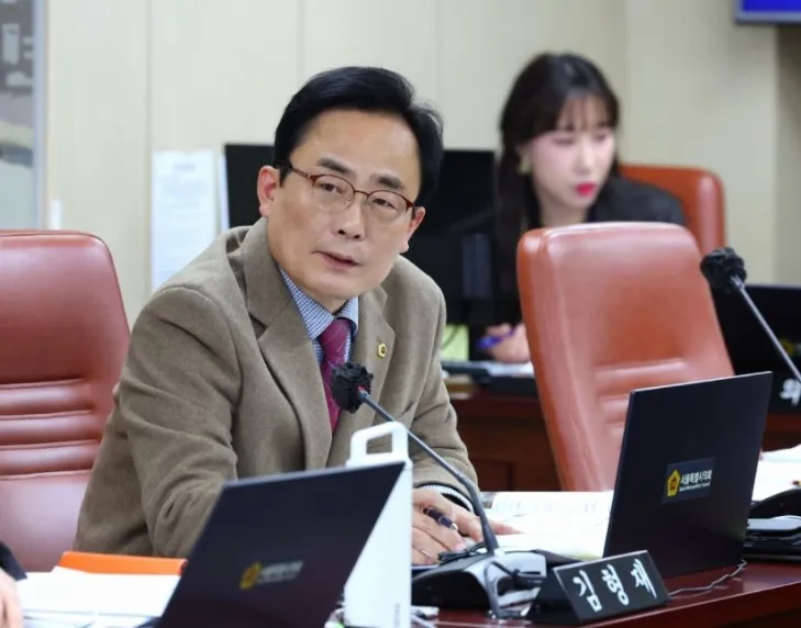 서울시의회 문체위에서 발언 중인 김형재 의원