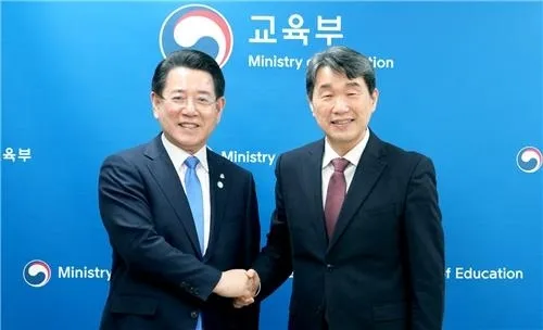 김영록 전남지사가 지난 7일 이주호 부총리 겸 교육부장관을 만나 전남 국립의과대학 신설을 촉구했다.