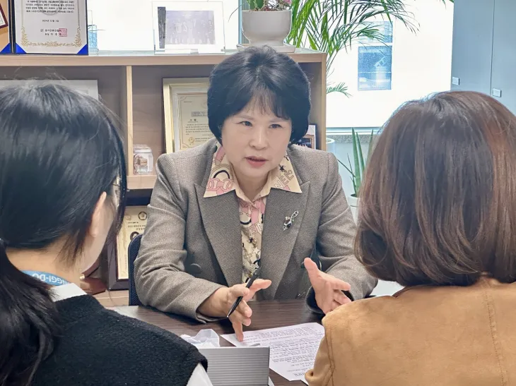 서성란 의원이 지난 11일 경기도 미래평생교육국 청소년과 관계자들과 함께 대안교육기관 급식비 지원에 관한 정담회를 가졌다