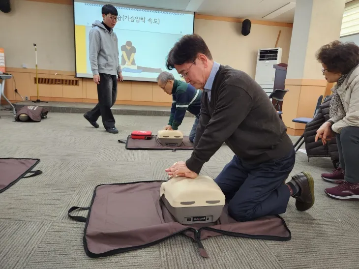 11일 서대문구 보건소 심폐소생술 교육에 참여한 김용일 의원
