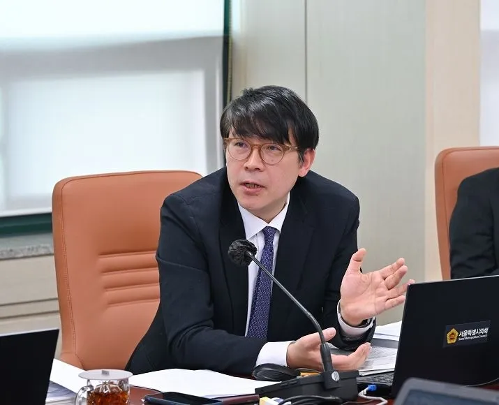 제328회 임시회 보건복지위원회 회의에서 발언중인 이병도 의원