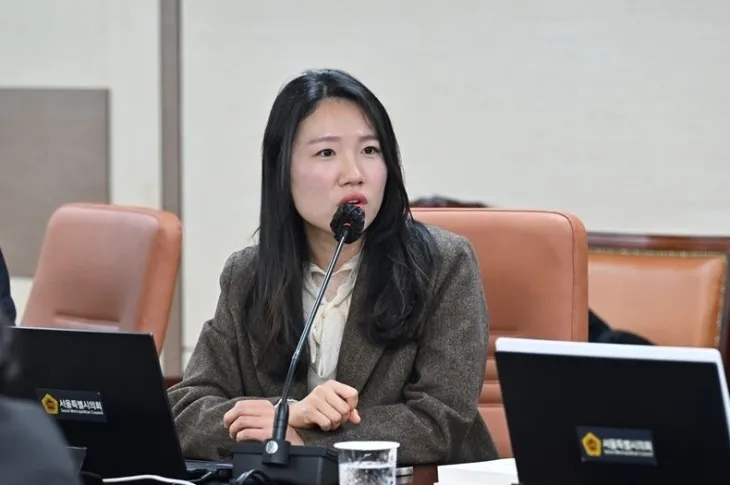 질의하는 이소라 의원