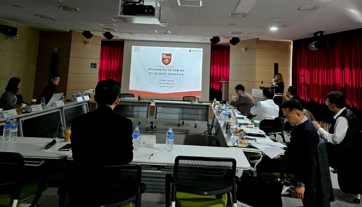 박상현 의원이 참석한 가운데, 경기도의료원의 연구 기능 강화와 의료산업 생태계 조성을 위한 토론회가 진행되고 있다.