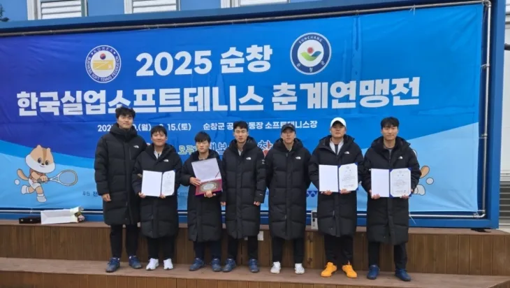 남자 단체전에서 동메달을 획득한 순천시청 직장운동경기부 소트프테니스팀. 왼쪽부터 이민석, 임민호, 이희성, 강혜준, 이하늘, 류태우, 추문수 선수.