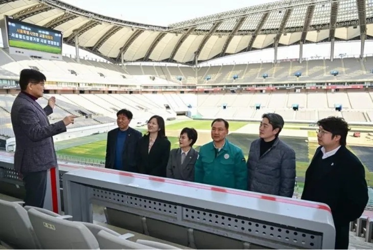지난 14일 서울시설공단이 운영하는 서울월드컵경기장을 방문한 서울시의회 교통위원회(위원장 이병윤)