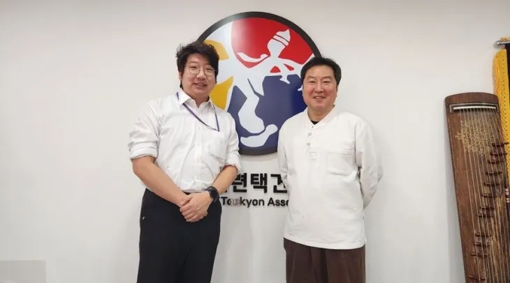 사단법인 결련택견협회 인사동 도장 개관식에 참삭한 문성호 서울시의원(왼쪽), 도기현 회장(오른쪽)