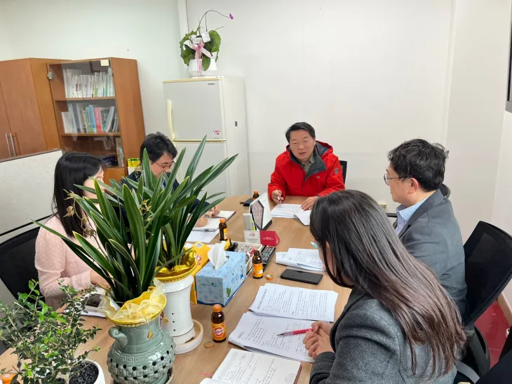 방성환 의원이 25일 성남시농업기술센터에서 간담회를 갖고 경기도 농업정책과와 성남시농업기술센터 관계자들과 함께 도시농업 활성화 방안을 논의하고 있다.