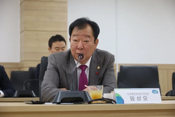 임상오 의원이 ‘NH농협은행 경기본부의 기부금 1억 원 전달식’에서 축사를 전하고 있다.