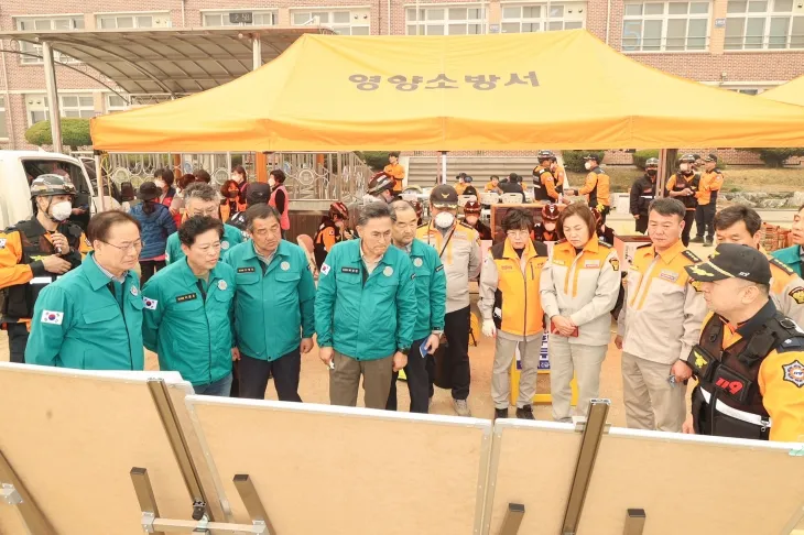 26일 산불 피해지역인 청송, 영양 지역을 현장을 점검한 경북도의회(의장 박성만). 경북도의회 제공