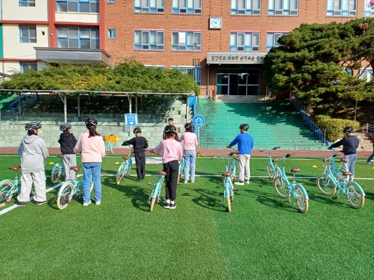 서울 중구가 진행하는 어린이  자전거 안전 교육 관련 사진. 중구 제공