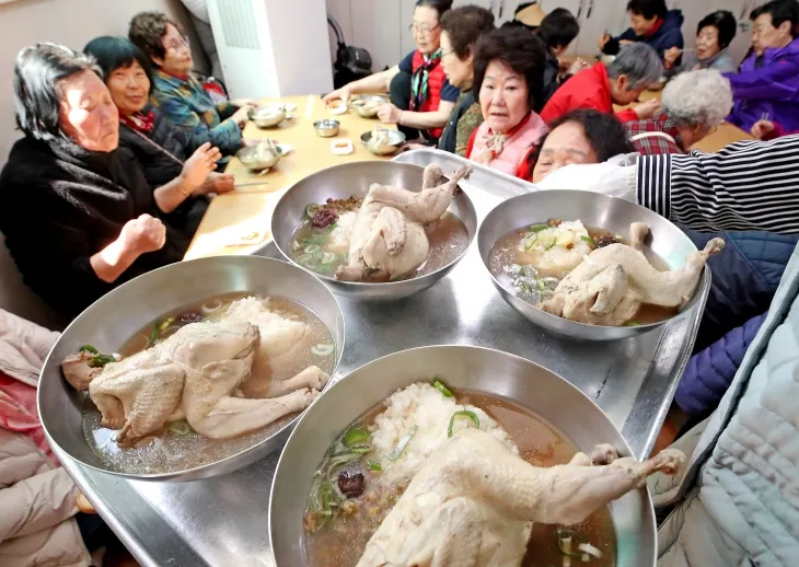 “새봄 삼계탕으로 건강 챙기세요”