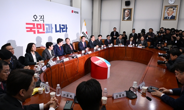 4일 권영세 국민의힘 비상대책위원장이 국회에서 열린 비상대책위원회 회의에 참석해있다. 2024.4.4.안주영 전문기자