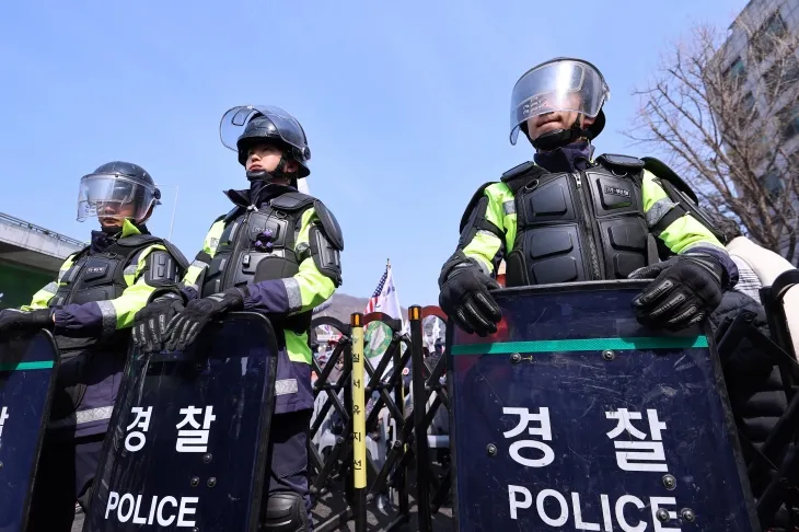 탄핵 반대 집회 앞 경찰 기동대
