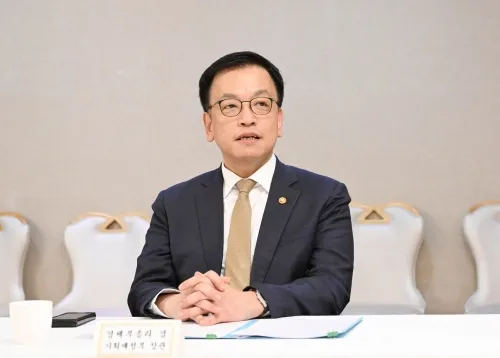 최상목 부총리 겸 기획재정부 장관이 4일 서울 종로구 정부서울청사에서 열린 경제관계장관간담회를 주재하고 있다. 기획재정부 제공