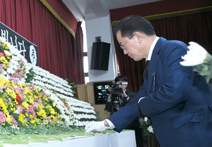 고 정궁호 기장 분향소 찾은 홍준표 시장