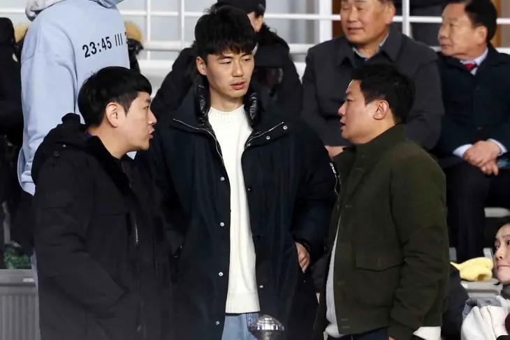 2026 국제축구연맹(FIFA) 북중미 월드컵 아시아 지역 3차 예선 B조 7차전 대한민국과 오만의 경기가 열린 20일 경기 고양시 고양종합운동장에서 기성용이 대화를 하고  있다. 2025.3.20 뉴시스