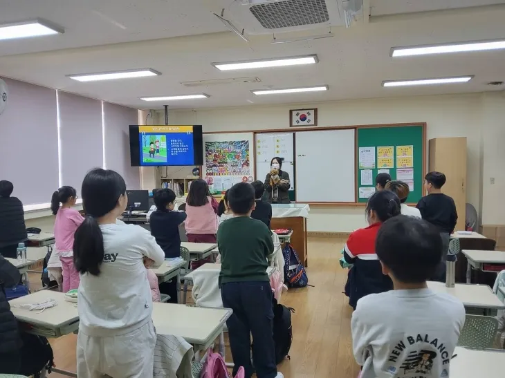 서울 은평구가 초등학생을 대상으로 진행하는 동물보호 교육 ‘사랑할개’의 수업 모습. 은평구 제공