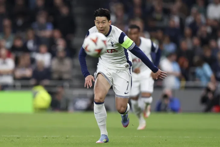 토트넘 손흥민이 11일(한국시간) 영국 런던의 토트넘홋스퍼스타디움에서 열린 2024~25 유로파리그(UEL) 8강 1차전 프랑크푸르트와의 홈 경기에서 뛰고 있다. EPA 연합뉴스