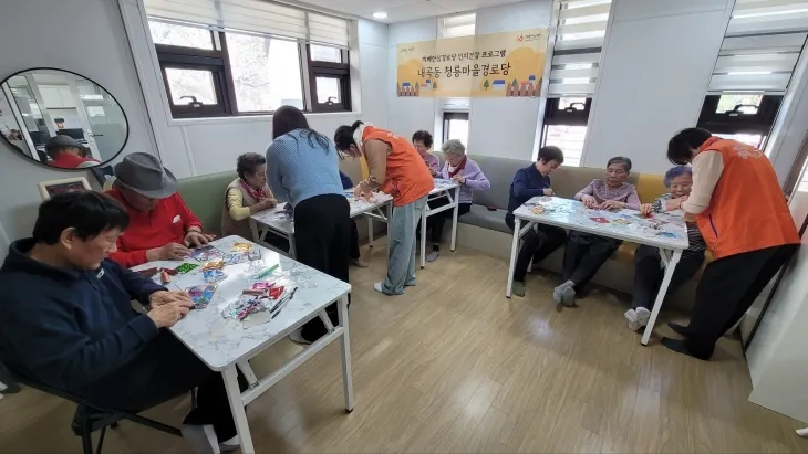 치매 예방 프로그램이 운영되고 있는 서울 서초구 내곡동 청룡마을경로당의 모습. 서초구 제공