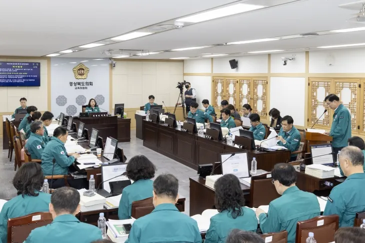 경북도의회 교육위원회 회의 전경. 경북도의회 제공