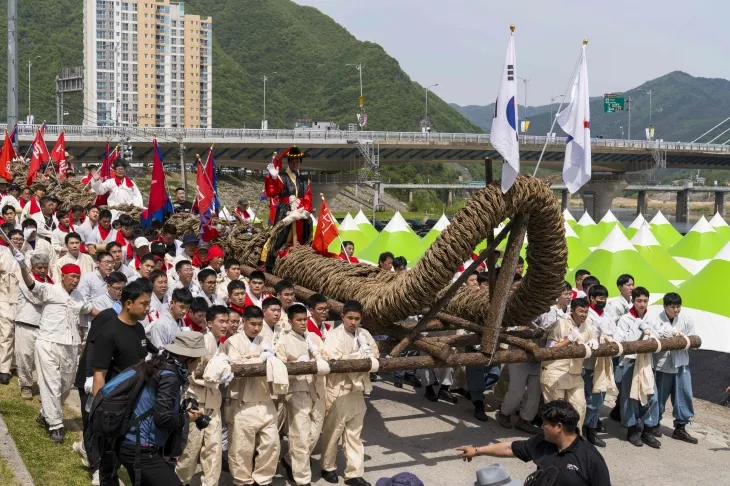 2024년 단종문화제 프로그램 중 하나인 칡줄다리. 영월문화관광재단 제공