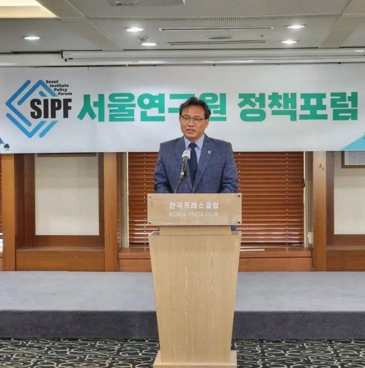 지난 18일 열린 ‘1회 서울연구원 정책포럼’에 참석해 축사하는 이상훈 위원장