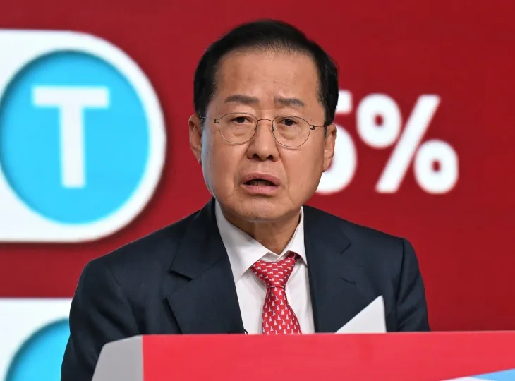 20일 서울 강서구 ASSA아트홀에서 열린 국민의힘 제21대 대통령 후보자 1차 경선 조별 토론회에서 홍준표 후보가 발언하고 있다. 2025.4.20 국회사진기자단