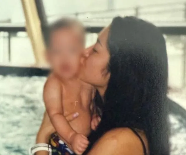 배우 고현정이 갓난아기를 품에 안고 뽀뽀하고 있는 사진을 올렸다. 고현정 인스타그램 캡처