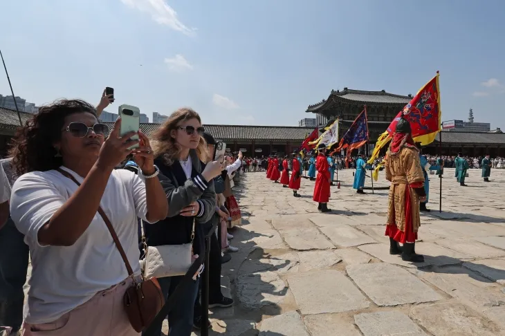 외국인 관광객 조선시대 시간 여행