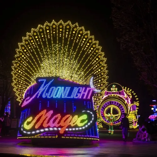 LED 조명으로 밤을 화려하게 장식하는 ‘문라이트 퍼레이드’. 에버랜드 제공