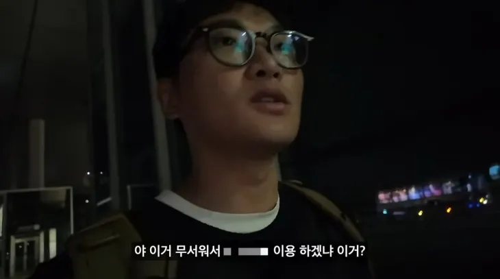 여행 유튜버 레리꼬가 국내 유명 여행사의 초저가 패키지 상품으로 간 중국 여행에서 옵션 강매를 당한 일을 폭로했다가 또 다른 패키지 여행에서 현지 여행 가이드들로부터 욕설과 협박 등 피해를 입었다고 전했다(사진 일부 모자이크 처리함). 유튜브 채널 ‘레리꼬’ 캡처